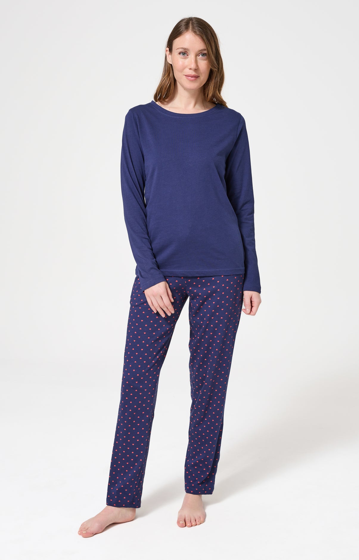 Pyjama long femme en coton bleu marine et coeur rouge 1
