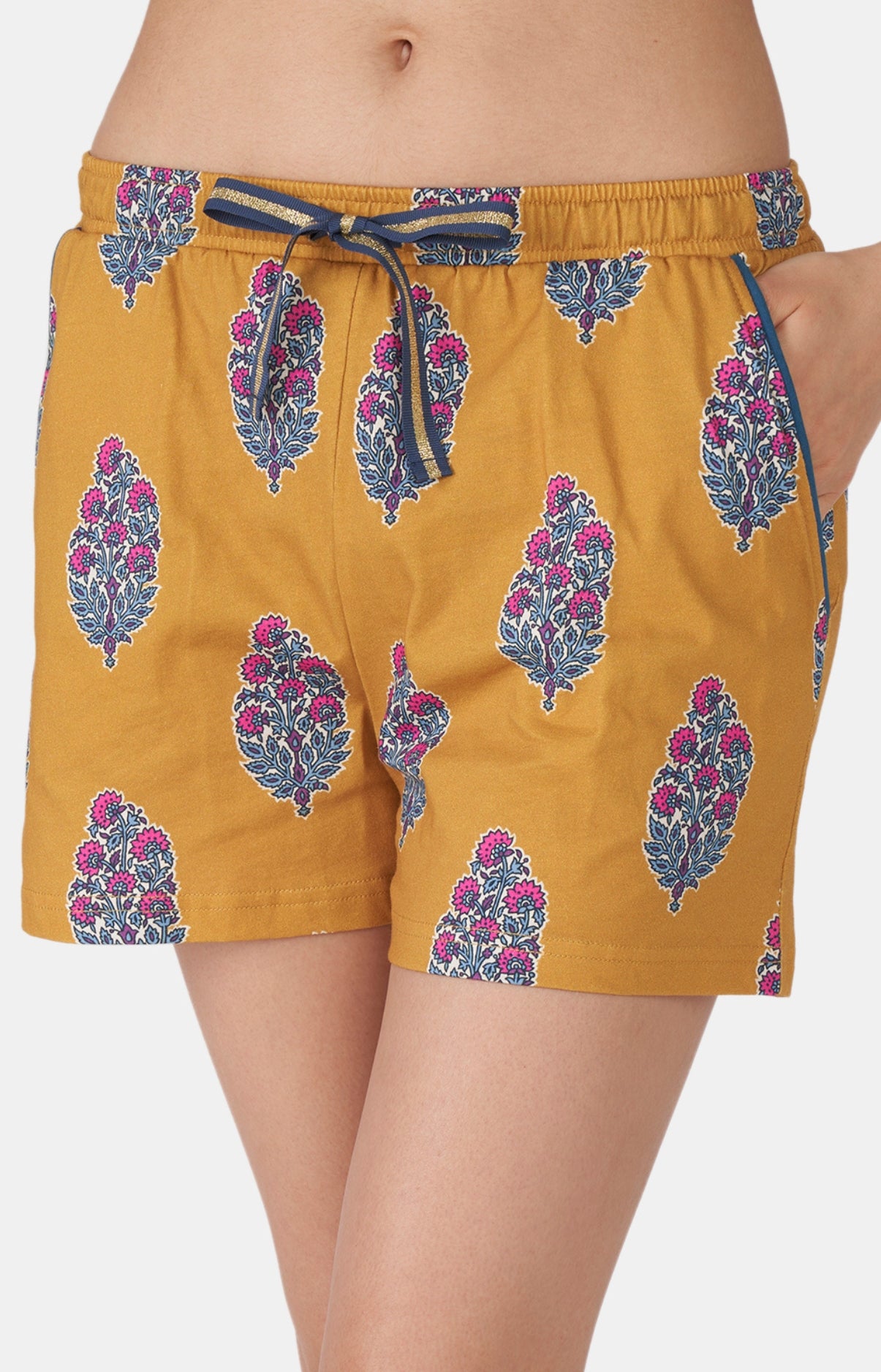 Short Holie 1