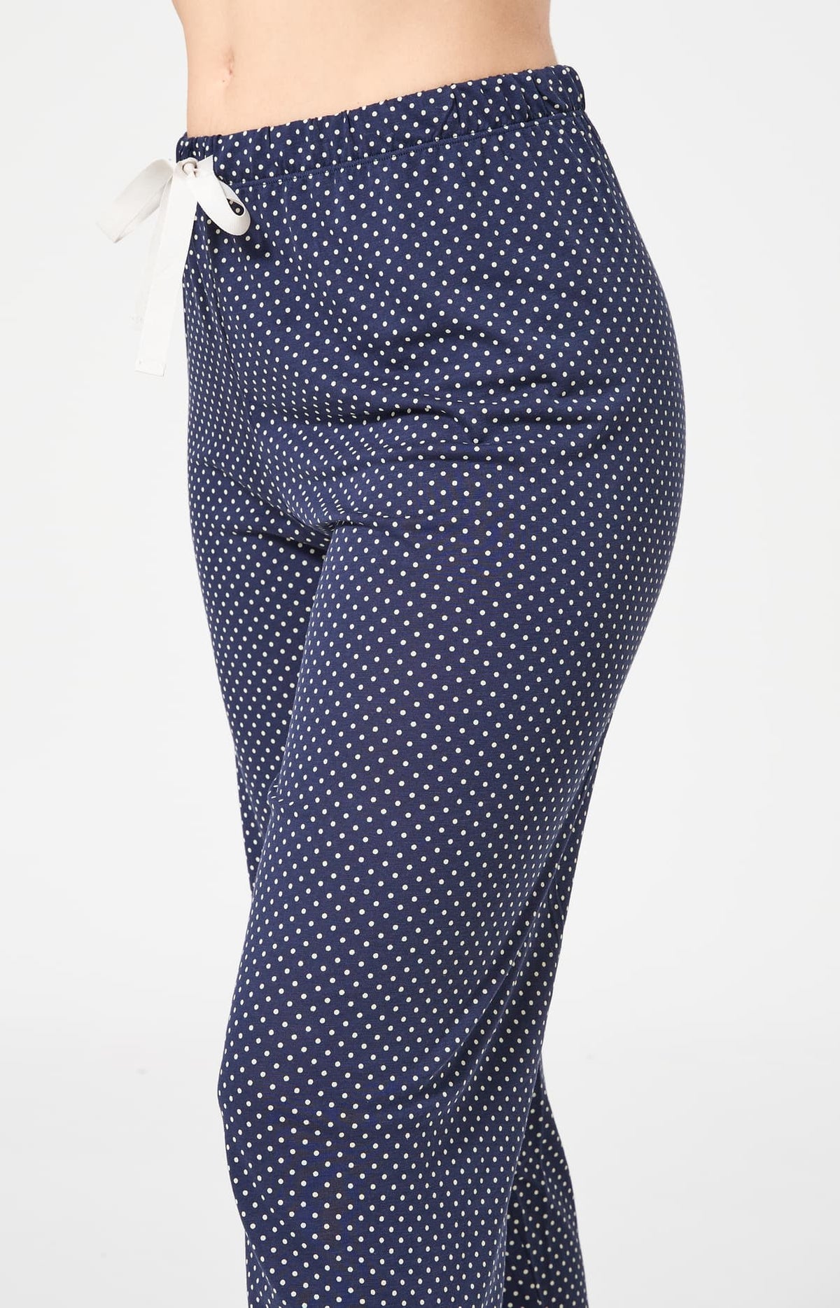 Pyjama long boutonné à pois bleu marine femme 6
