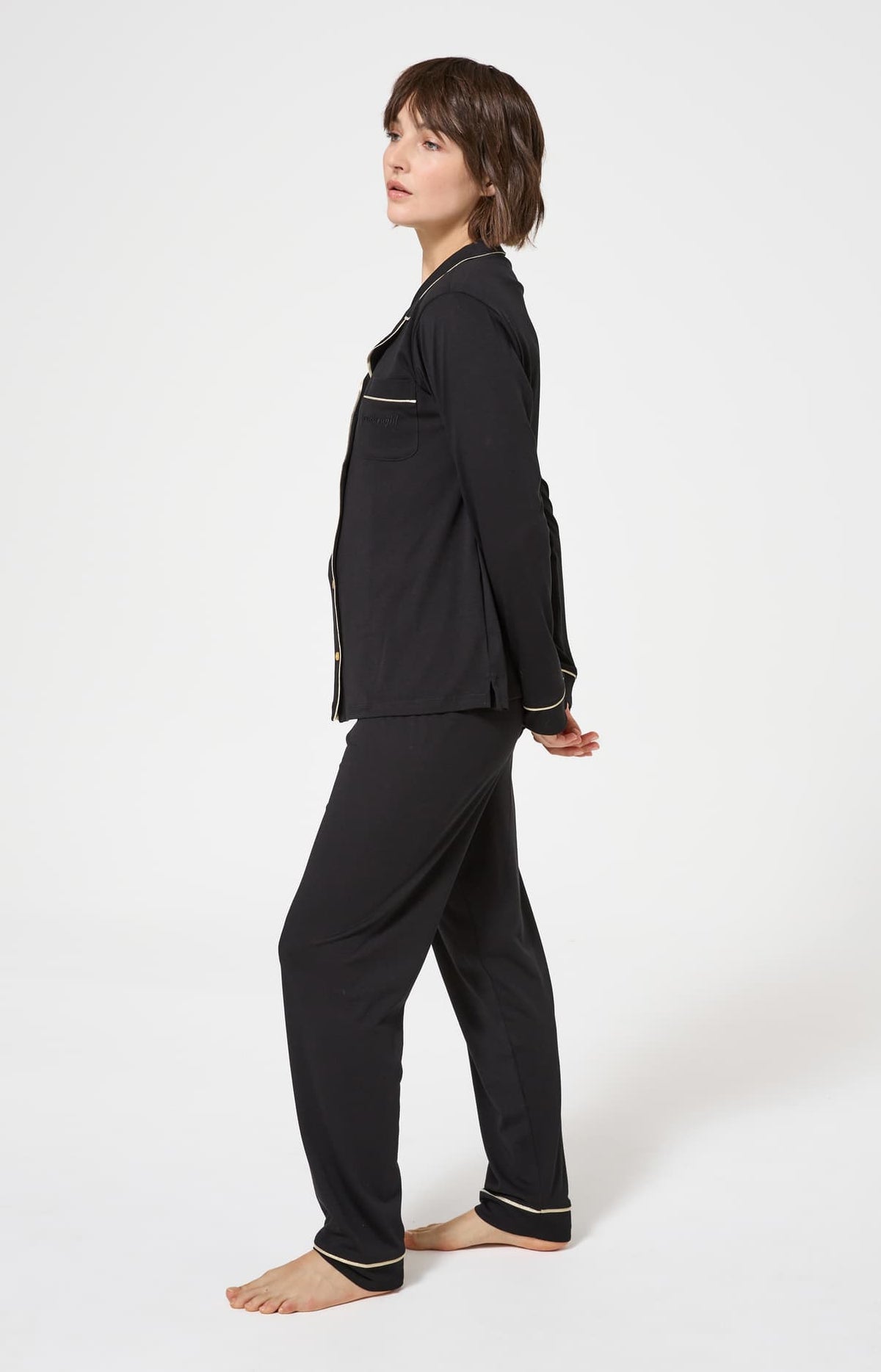 Pyjama long uni noir boutonné femme 5