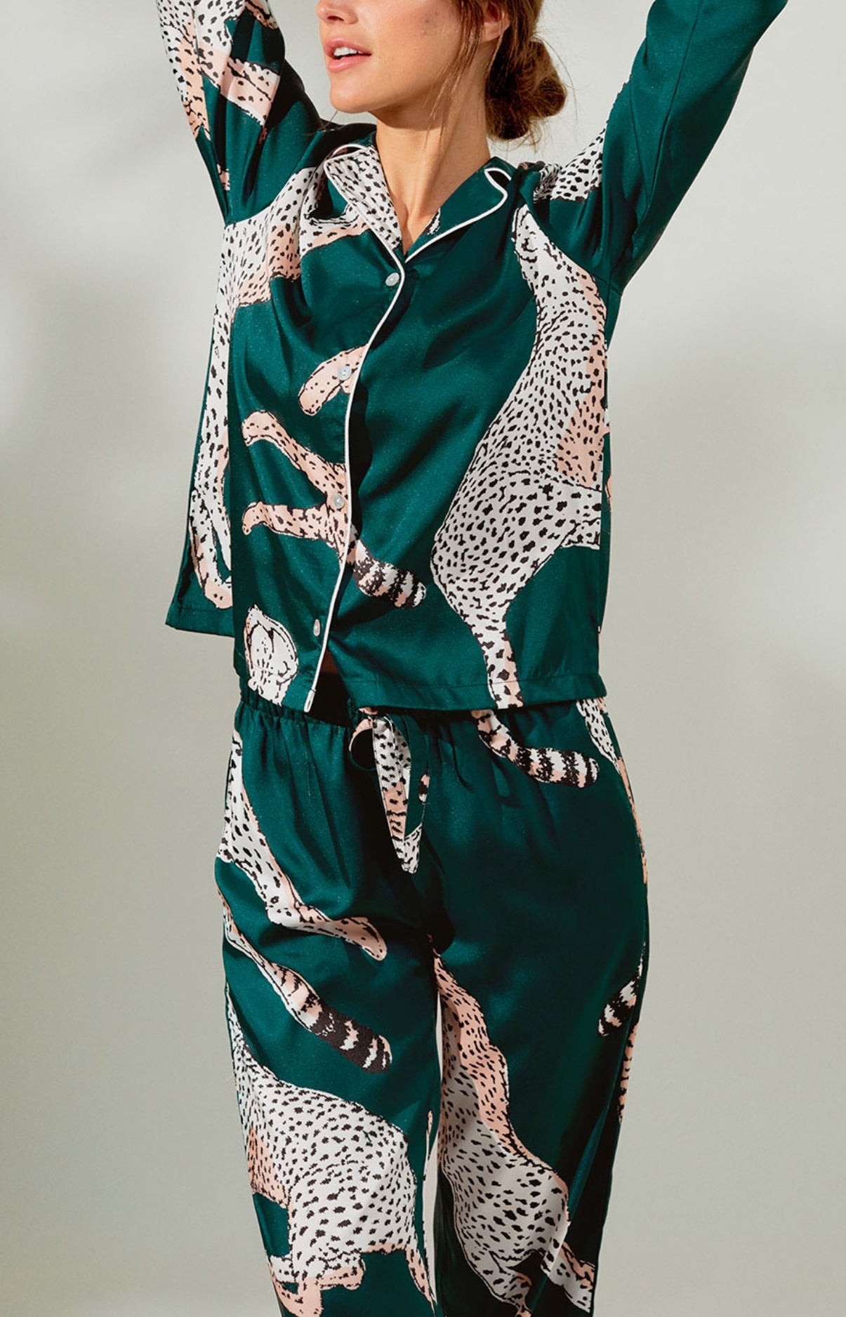 Pyjama long boutonné Femme Guépard Vert 4