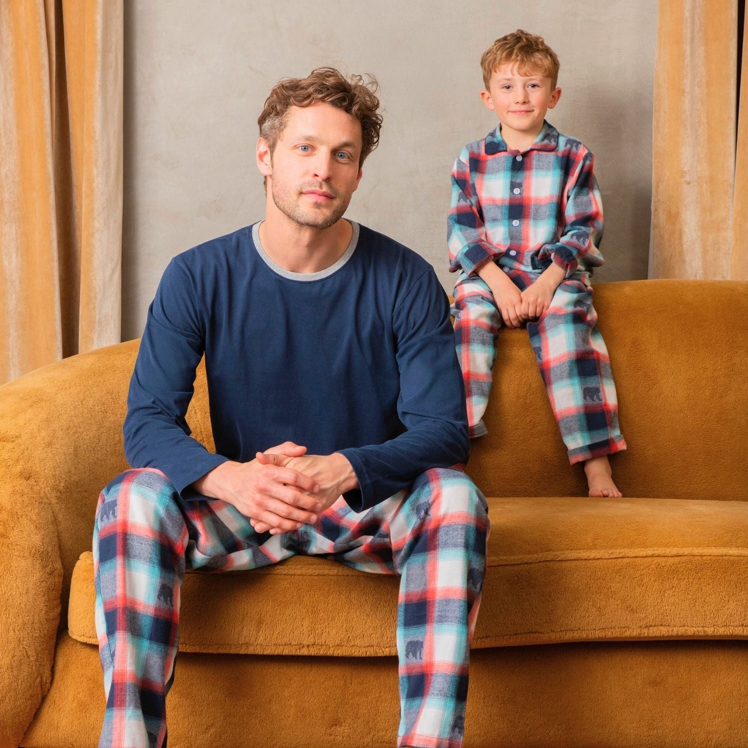 Ce moment en famille que vous allez adorer vivre cet automne (en pyjama assorti)