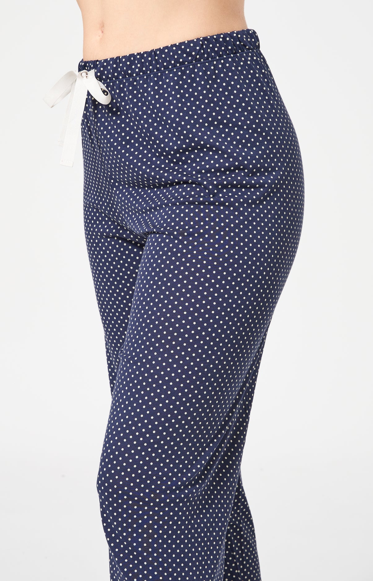 Pyjama long boutonné à pois bleu marine femme 5