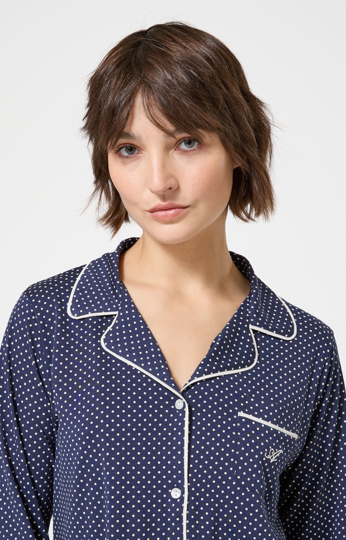 Pyjama long boutonné à pois bleu marine femme 2