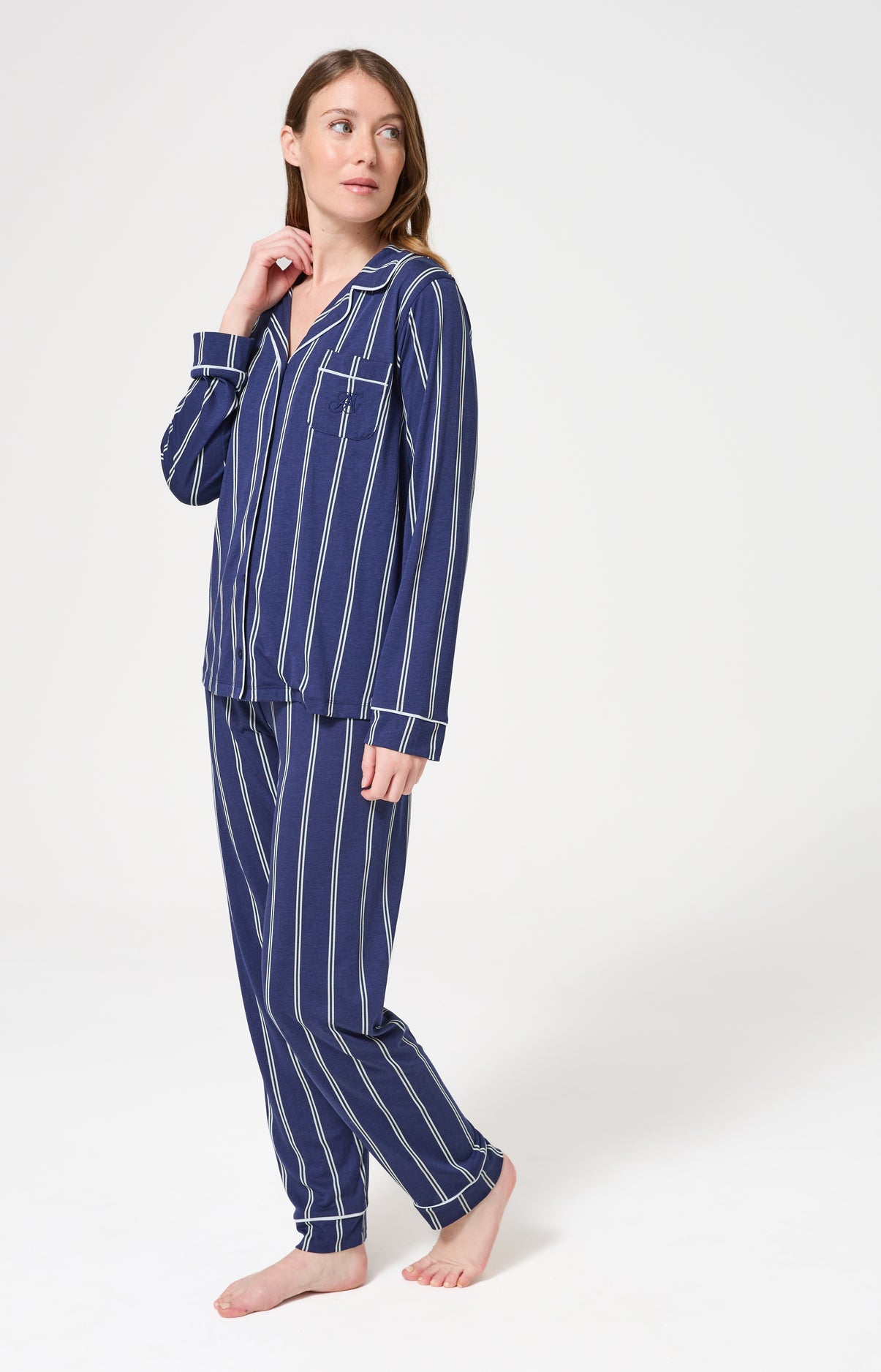 Pyjama long boutonné à rayures bleu marine femme 5