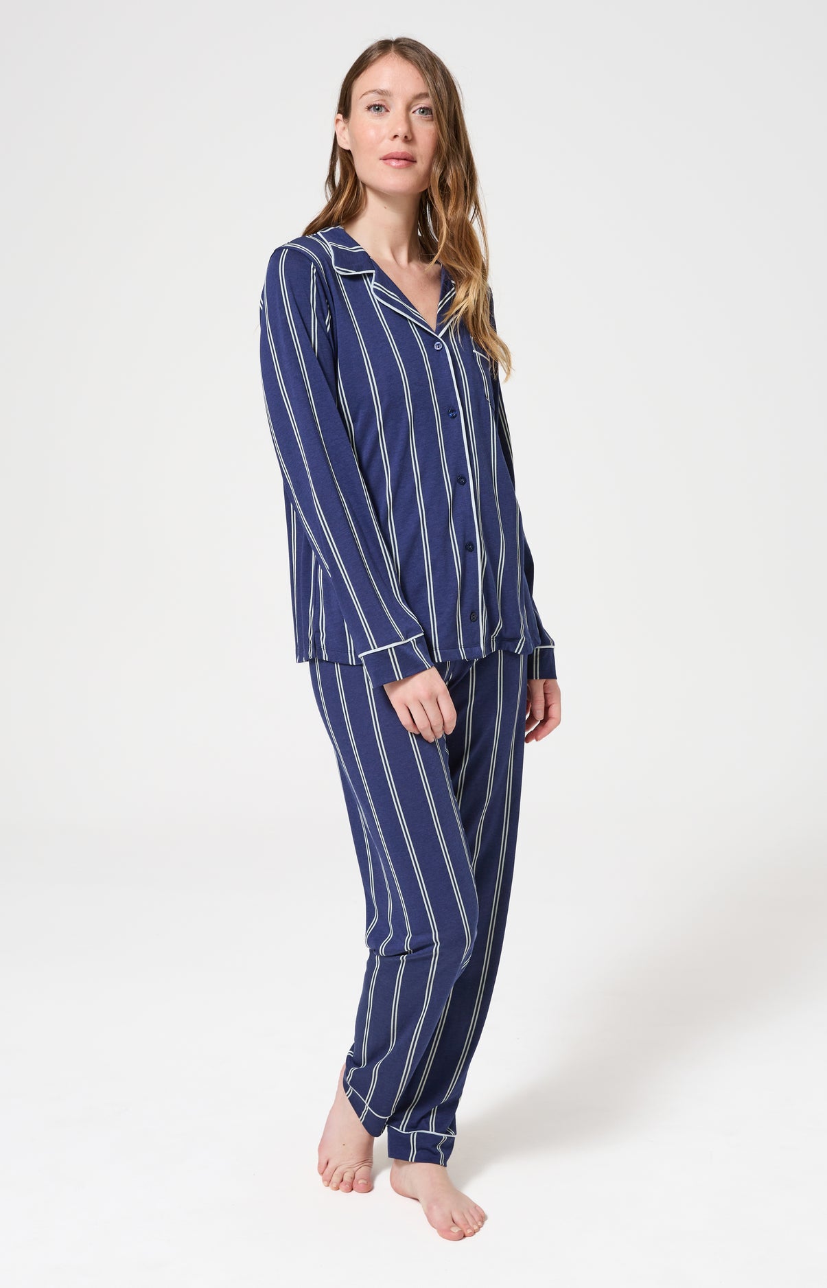 Pyjama long boutonné à rayures bleu marine femme 4