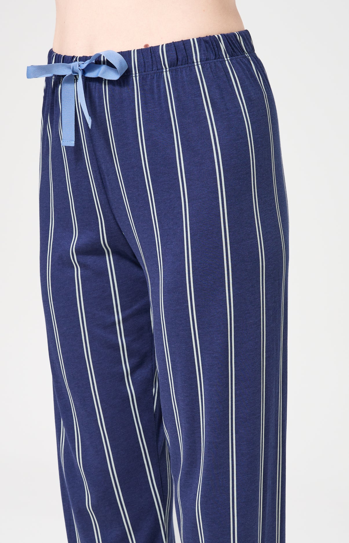 Pyjama long boutonné à rayures bleu marine femme 8