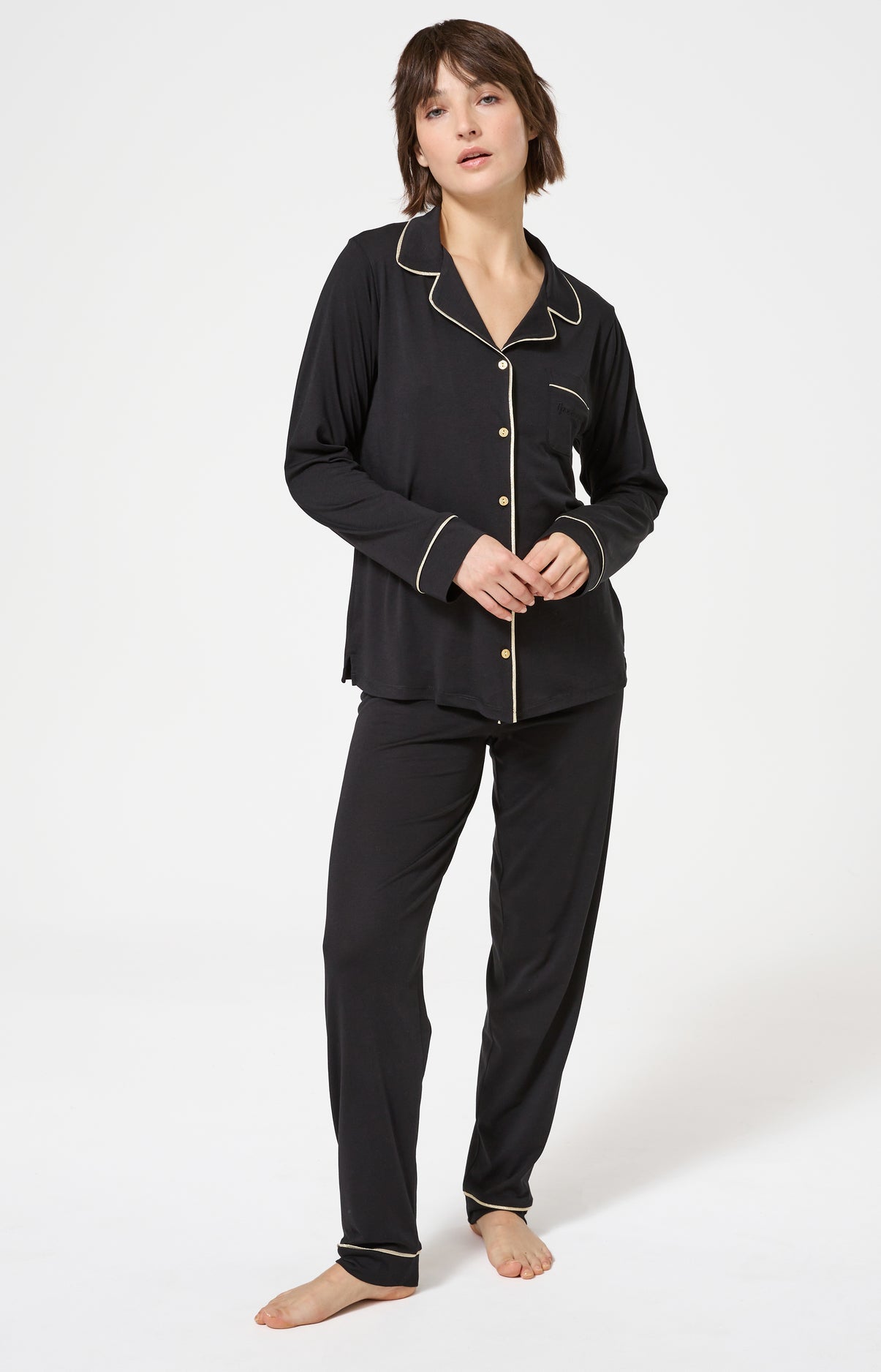 Pyjama long uni noir boutonné femme 4