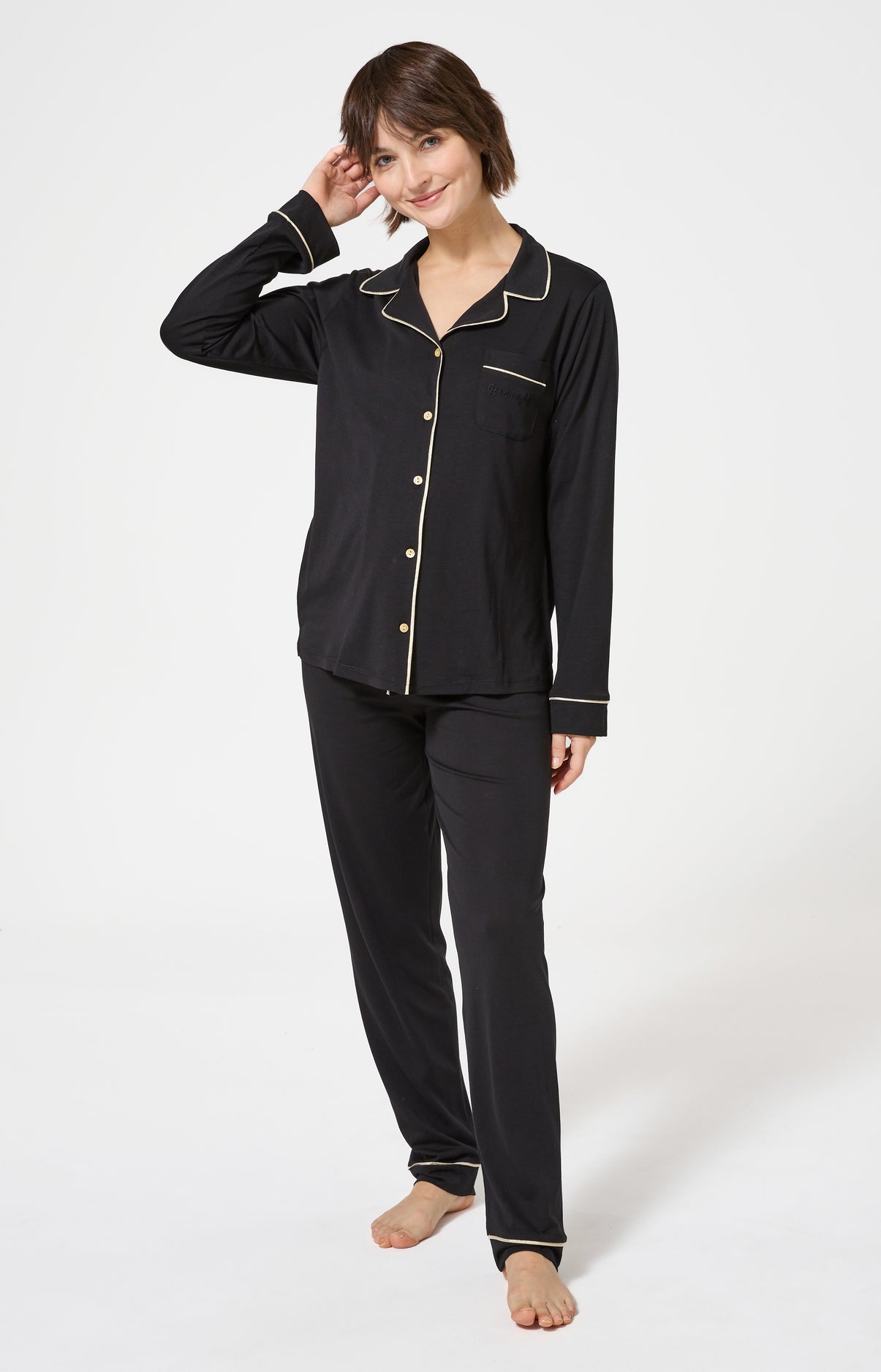 Pyjama long uni noir boutonné femme 1