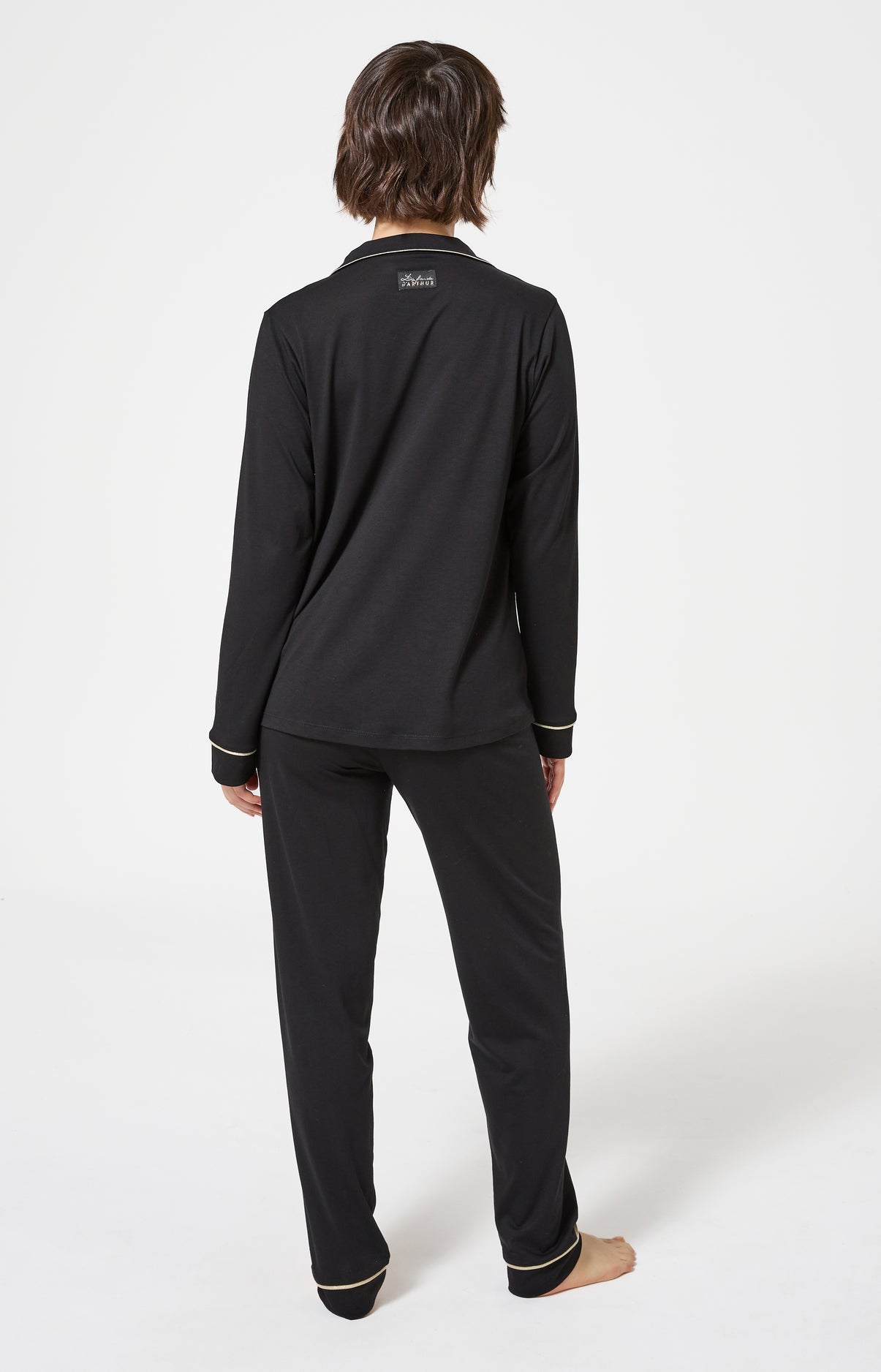 Pyjama long uni noir boutonné femme 7