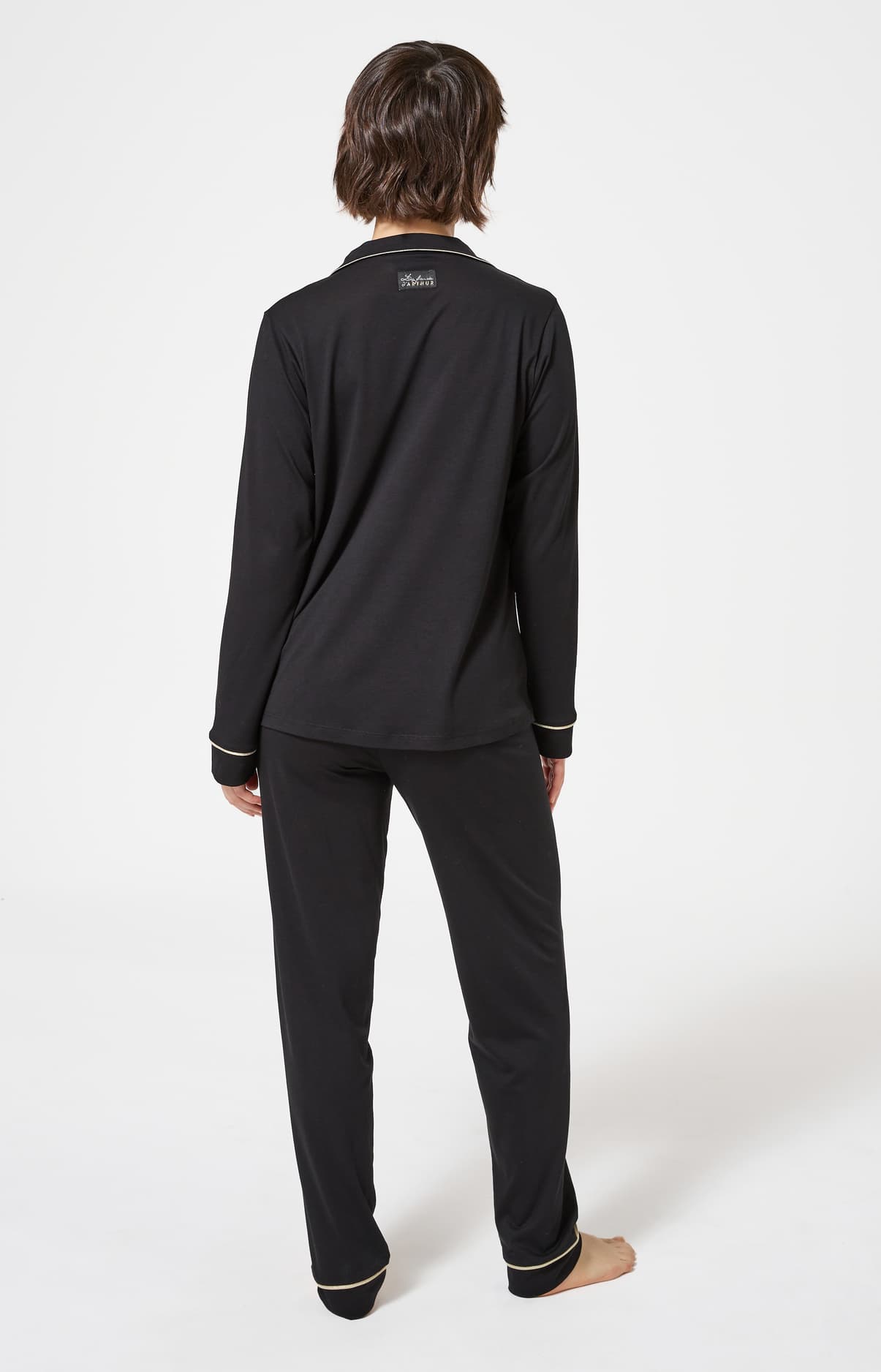 Pyjama long uni noir boutonné femme 7
