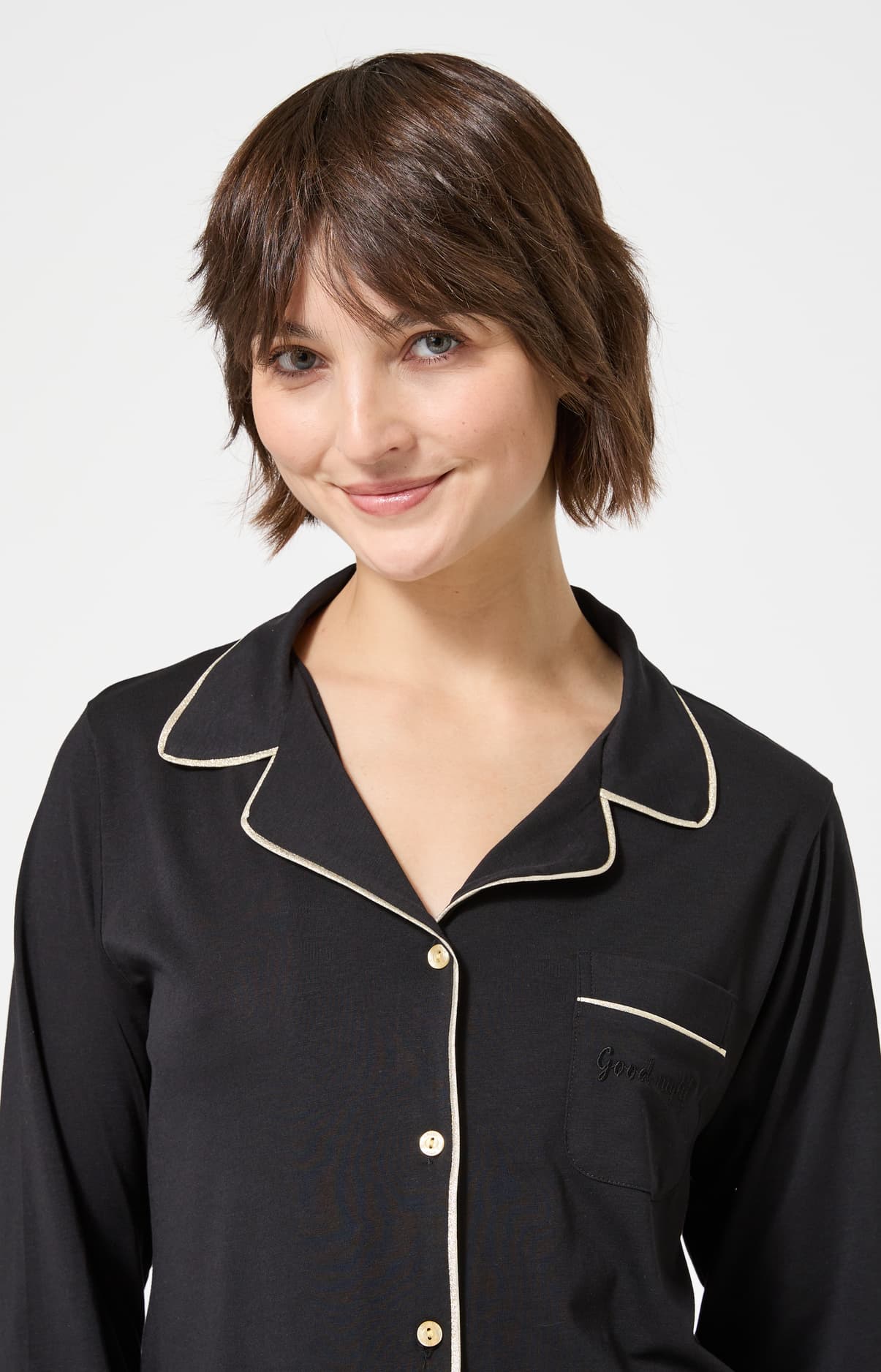 Pyjama long uni noir boutonné femme 2