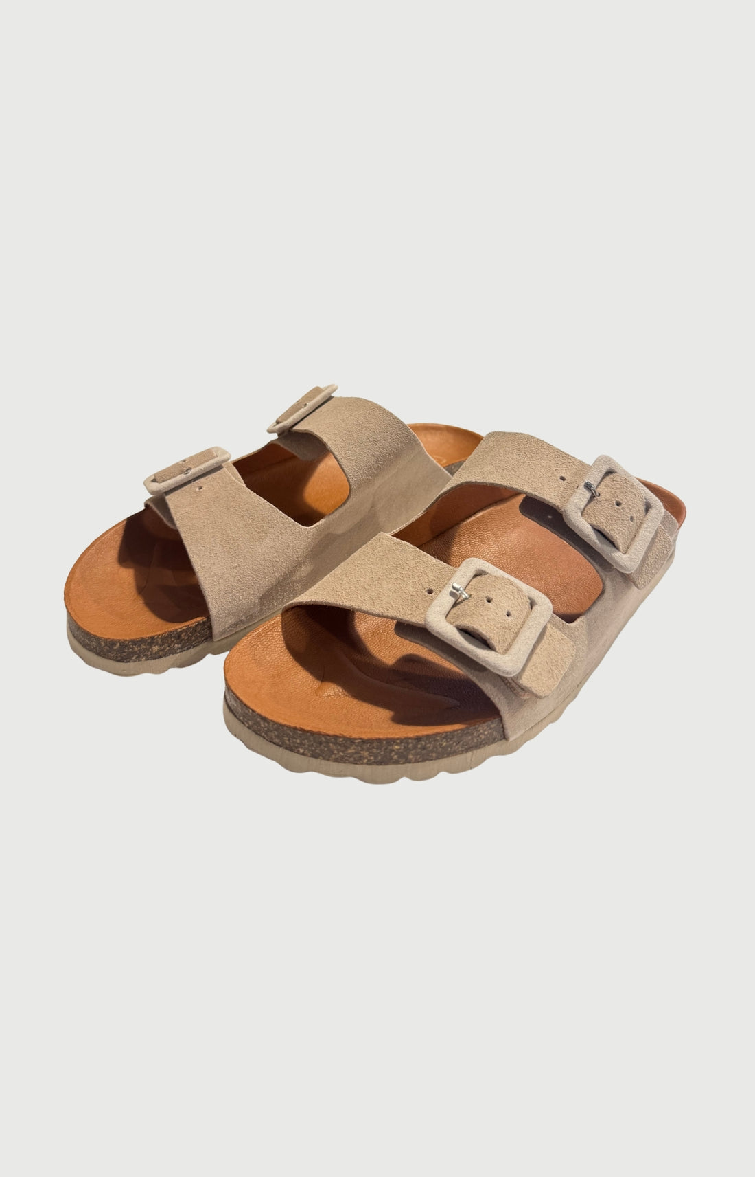 Sandales à deux brides en daim couleur beige sable femme 1