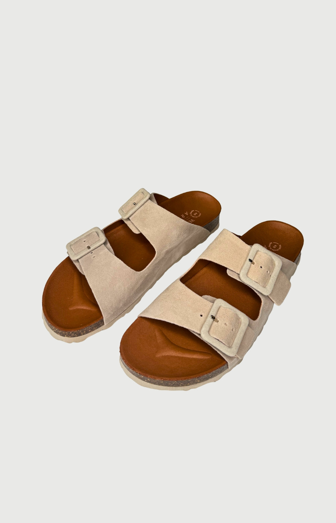 Sandales à deux brides en daim couleur beige sable femme 1