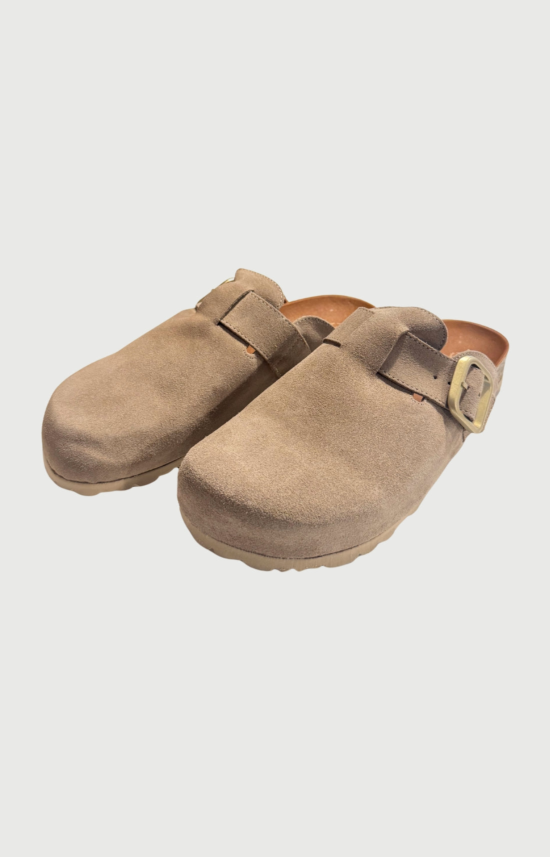 Chaussons sabot en daim couleur beige sable femme 1
